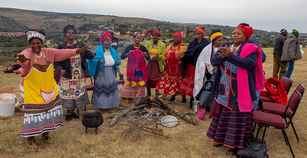 Women dancing and singing in preparation for the Battle of Grahamstown event Photo by Fahdia Msaka