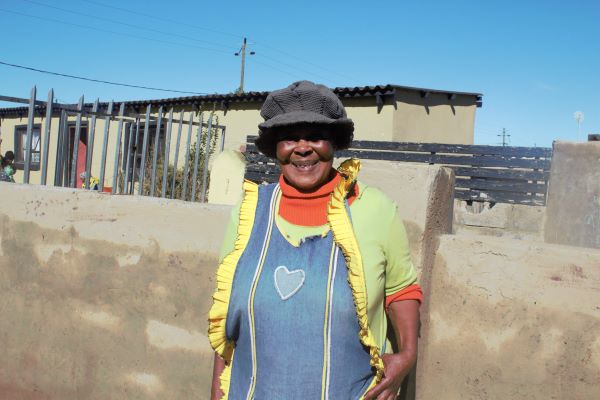Evelyn Madlavu at Phumulani Extension 2 received a cataract surgery and said she doesnt want direct sunlight in her eyes.
