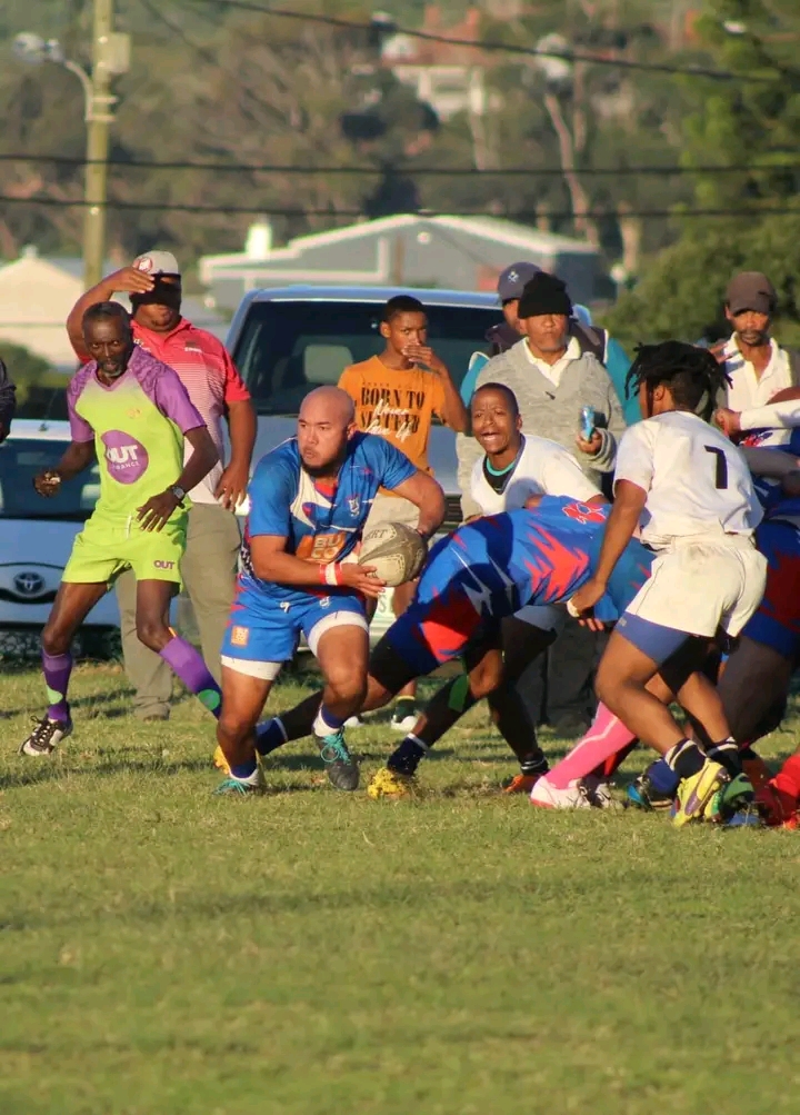 Fazel Daniels of Kowie United attacking from the back of the scrum