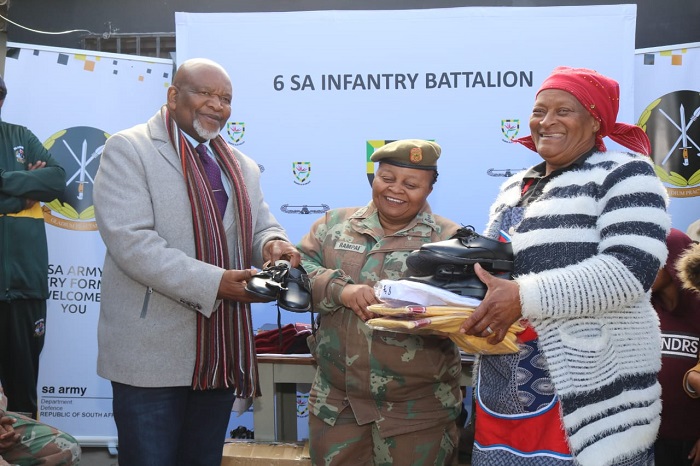 6 SA Army Infantry Battalion donating to Home of Joy. from the left, Councillor Xonxa, Colonel Rampai and Mama Margaret. Photo: Litha Nomana
