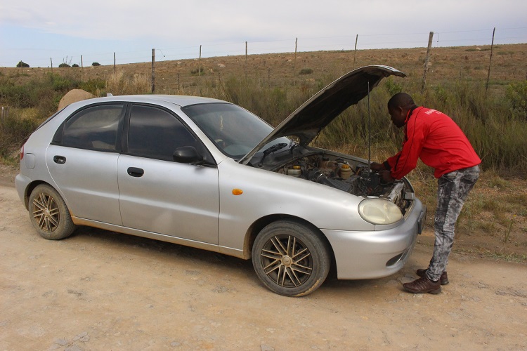 Sinekhaya Kolweno inspecting his stuck car on the road to Alicedale. Photo:Benny Mojela