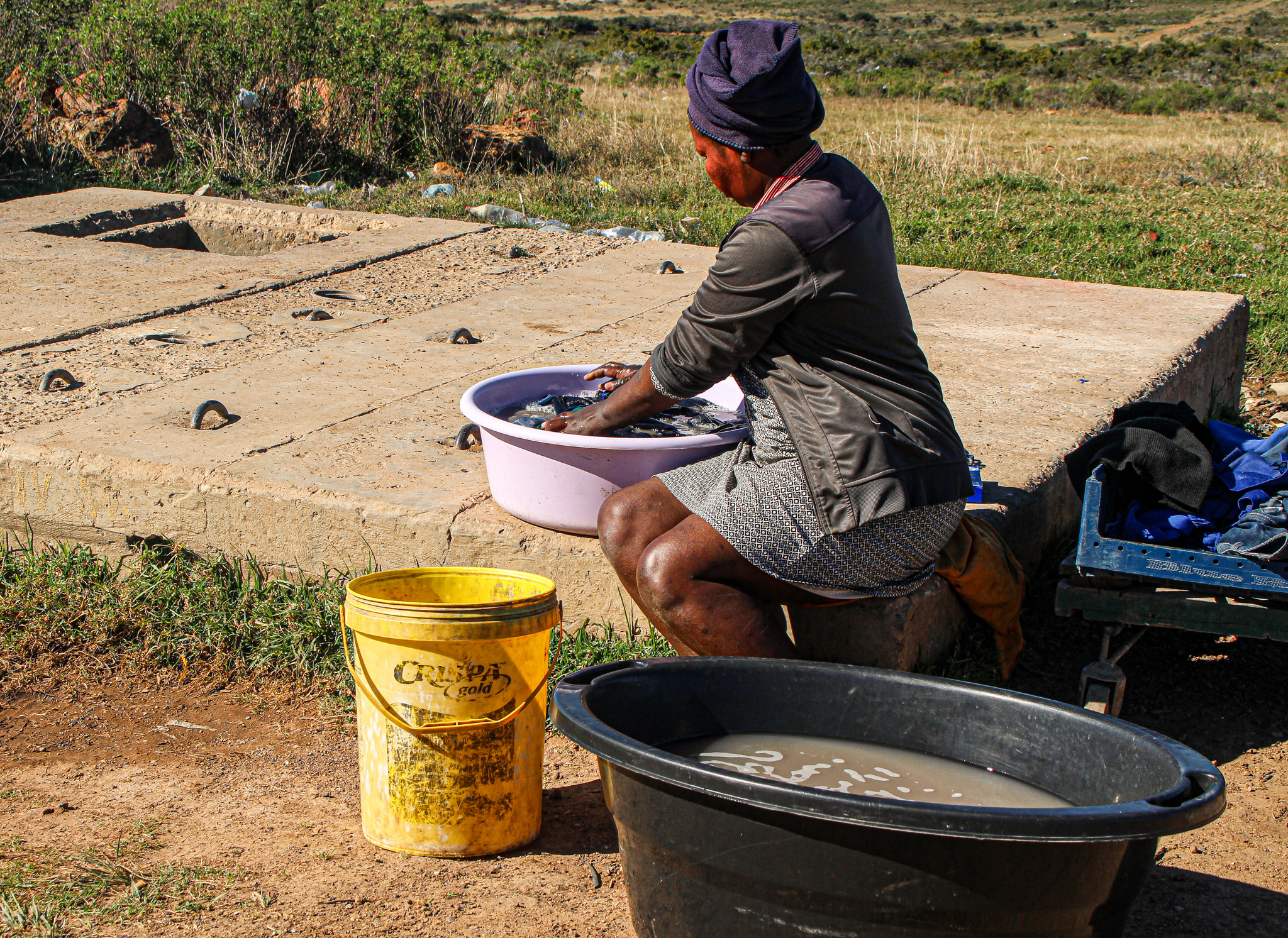 ENkanini resident doing her laundry near the water hole. Photo: Sibabalwe Tame