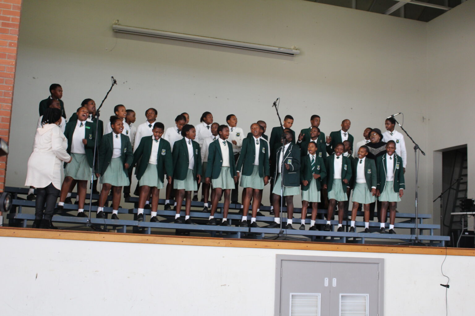 Fikizolo Primary School. isithi "Ikhaya lam lizulu"