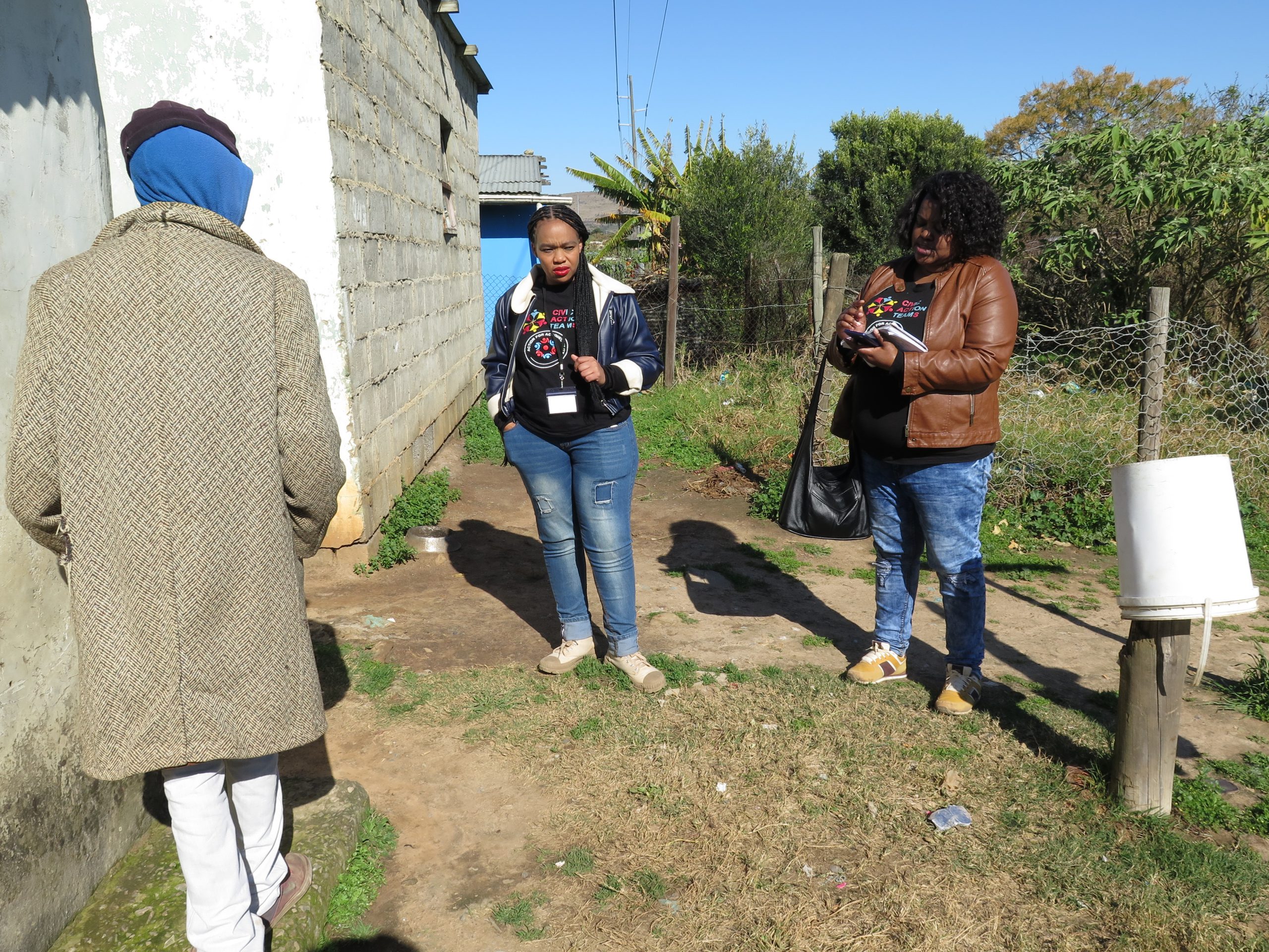 Makhanda Action for Accountability Media Fellows, Ntombentsha Yamiso (left) and Lelethu Zono (right). Photo: Andile