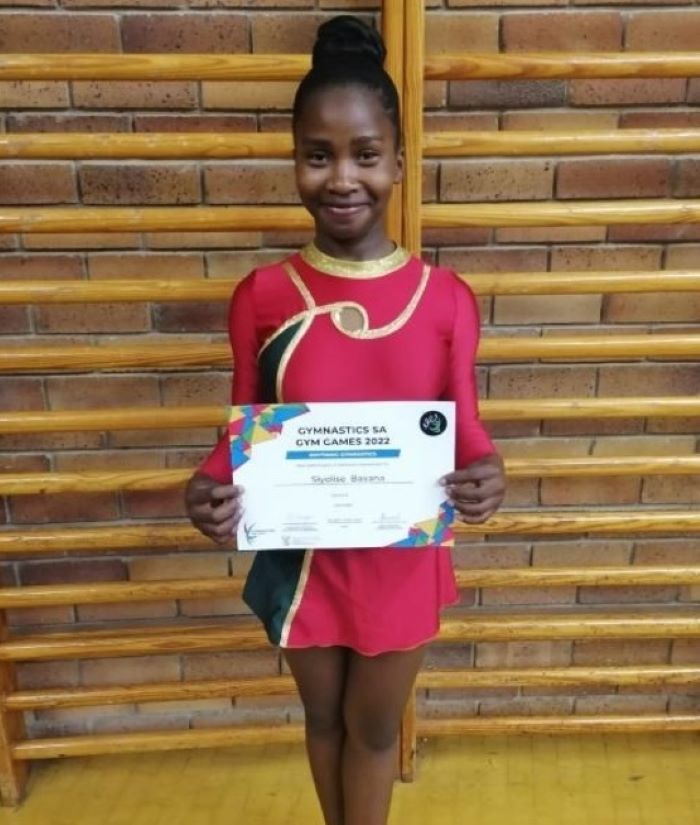 Siyolise Mtombo awarded a certificate in the Gymnastics Games;