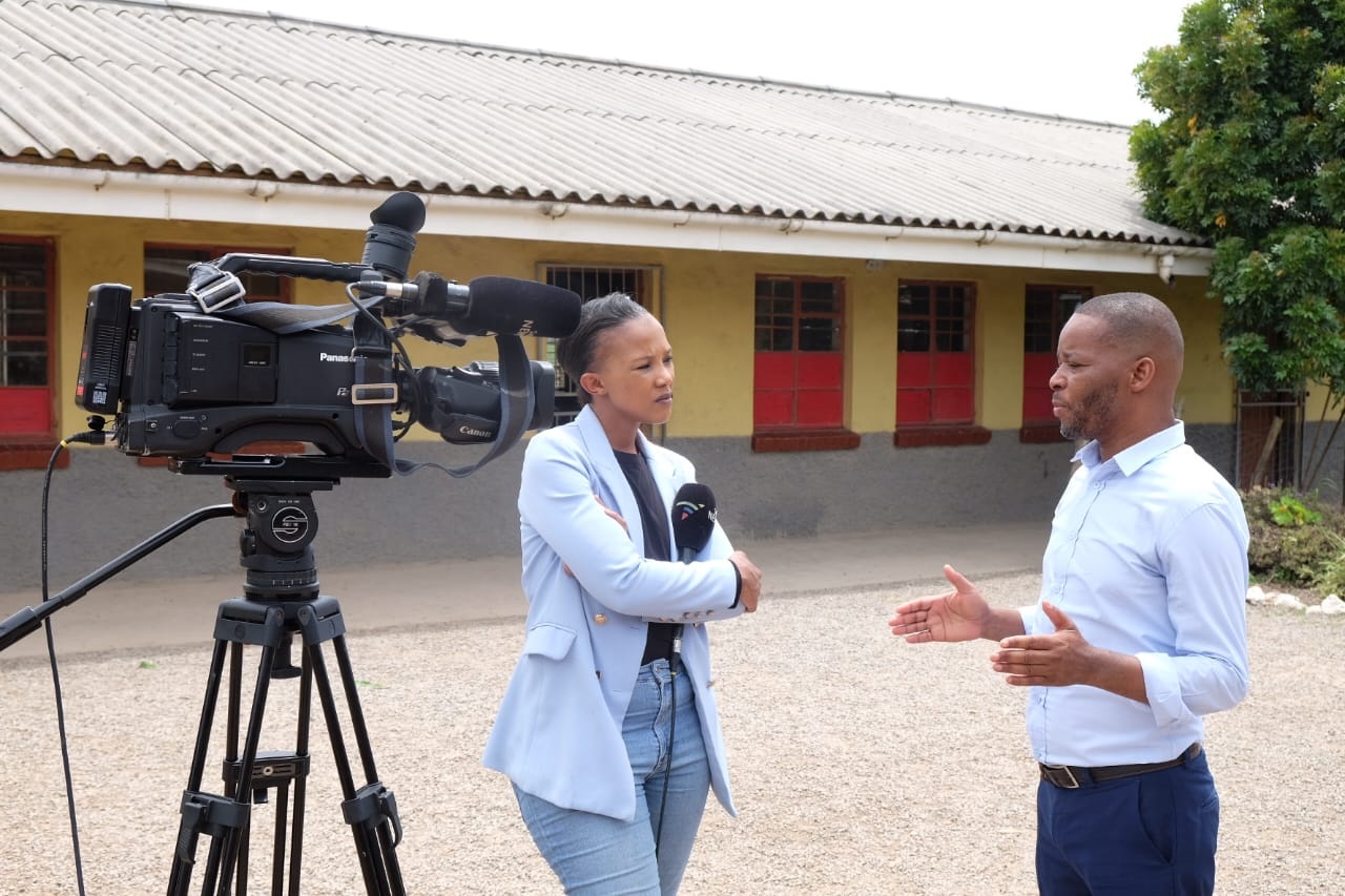 SABC senior journalist Lerato Fekisi interviews Archie Mbolekwa principal Lindiso Funani during a visit to the school on Thursday 16 November. Archie Mbolekwa was revealed as the top-performing isiXhosa medium of instruction school in Makhanda in a recent survey of the literacy levels of over 1000 learners in the city. Photo: Rod Amner