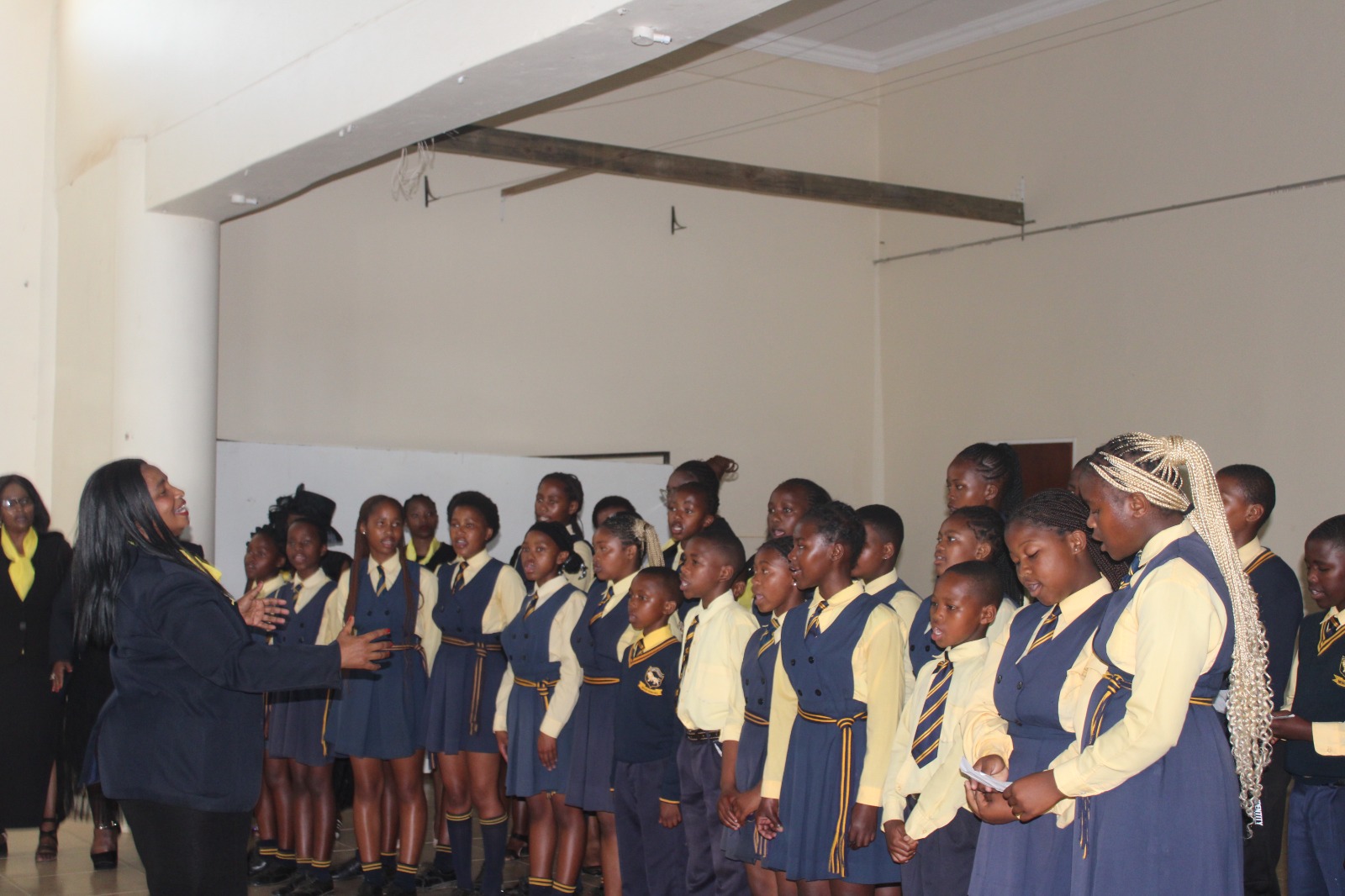 NV Cewu HP school singing at Linomtha's funeral