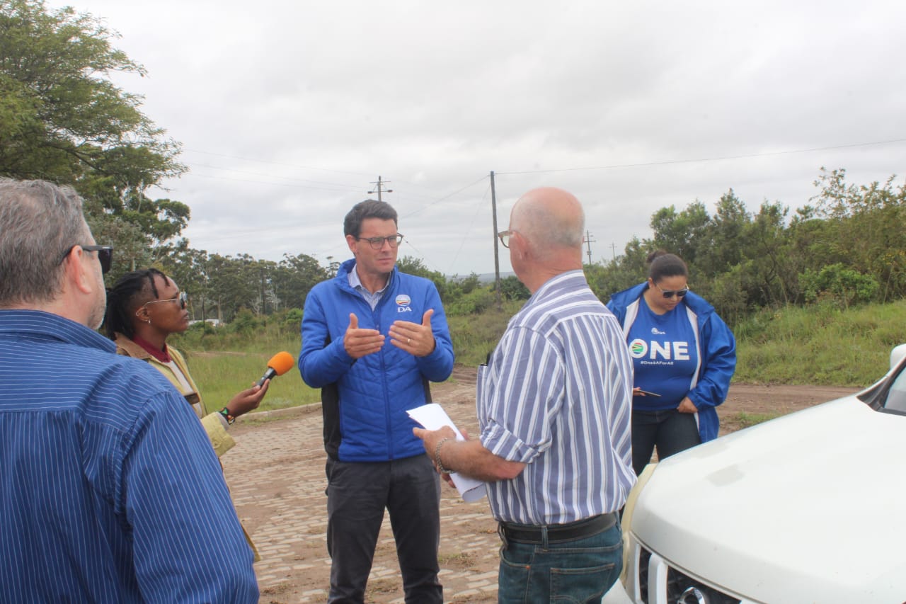 DA EC Provincial Leader Andrew Whitfield raising concerns over the water crisis outside Waainek WTW. Photo: Linda Pona