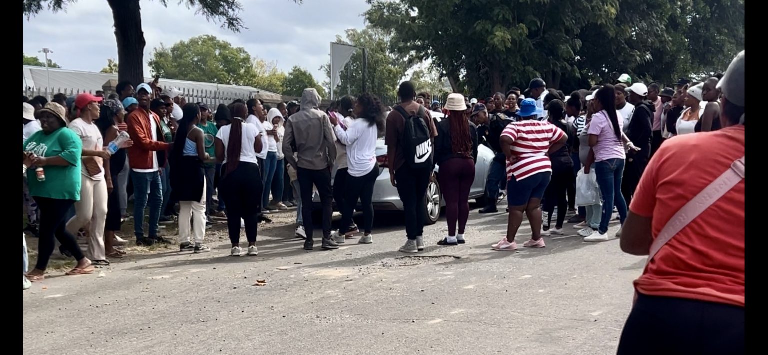 Eastcape Midlands College students blockage the road, demanding a meeting with staff about the NSFAS funds and exclusion of students as a result. Photo: Linda Pona