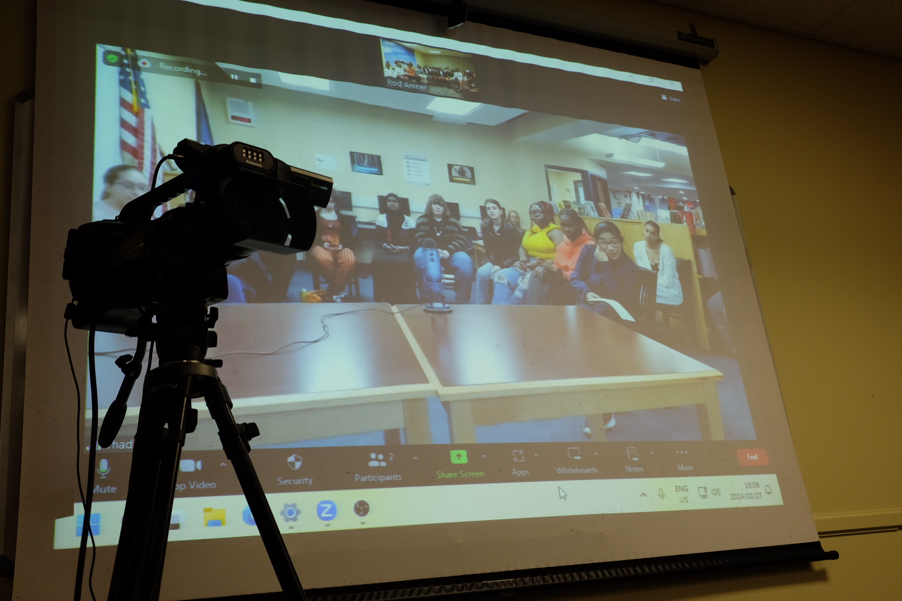 A Zoom view of the ITC High School learners in Syracuse, New York, during the podcast on 27 February in the Africa Media Matrix at Rhodes University. Photo: Rod Amner