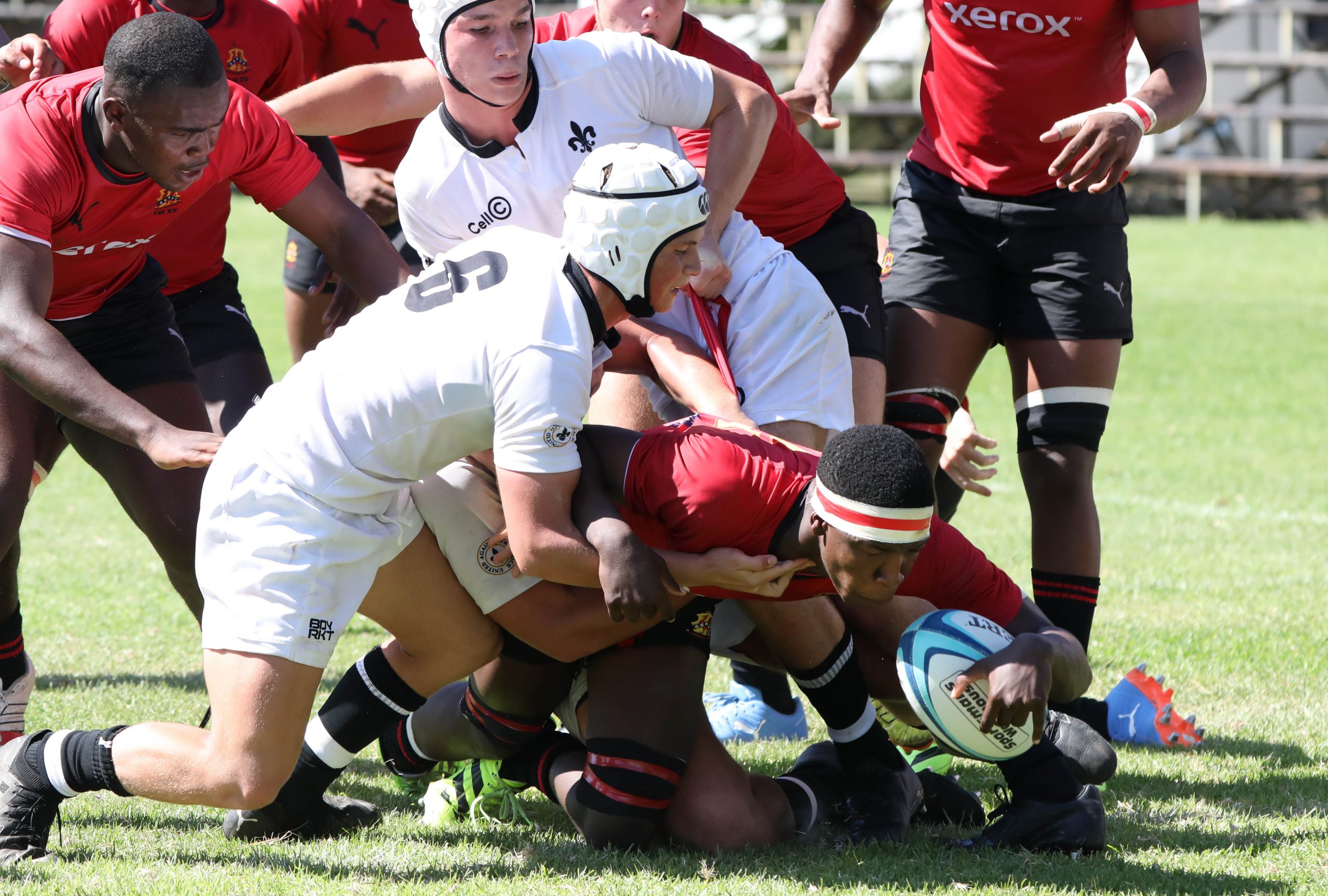 Kingswood lock Liyema Katikati scores a try for Kingswood College against Hilton College at the Bishop's 175th anniversary fetcal in Cape Town. Photo: Jackie Clausen