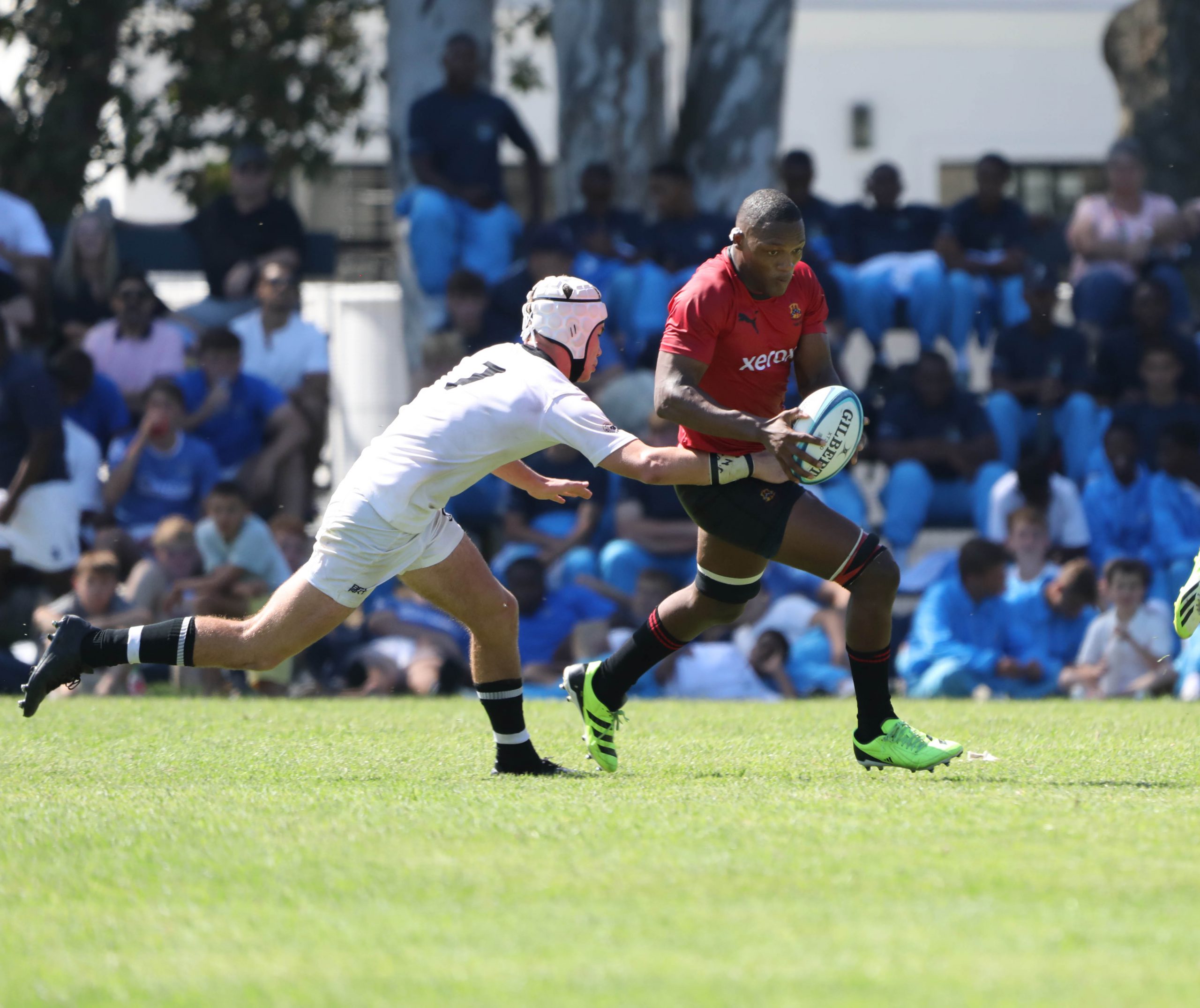 Kingswood Collegeflanker Sipho Nonyalela avoids a tackle by HIlton College. Kingswood College beat Hilton 26-25 in a closely contested game at Bishops. Photo: Jackie Clausen