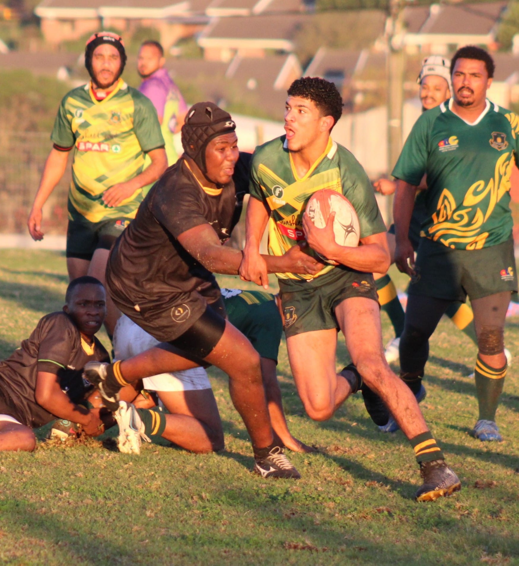  Dylan Graaf in action against Ndlambe Tigers who also received the Man of the Match Award by scoring two brilliant tries on Saturday. Photo by Lurika Jacobs