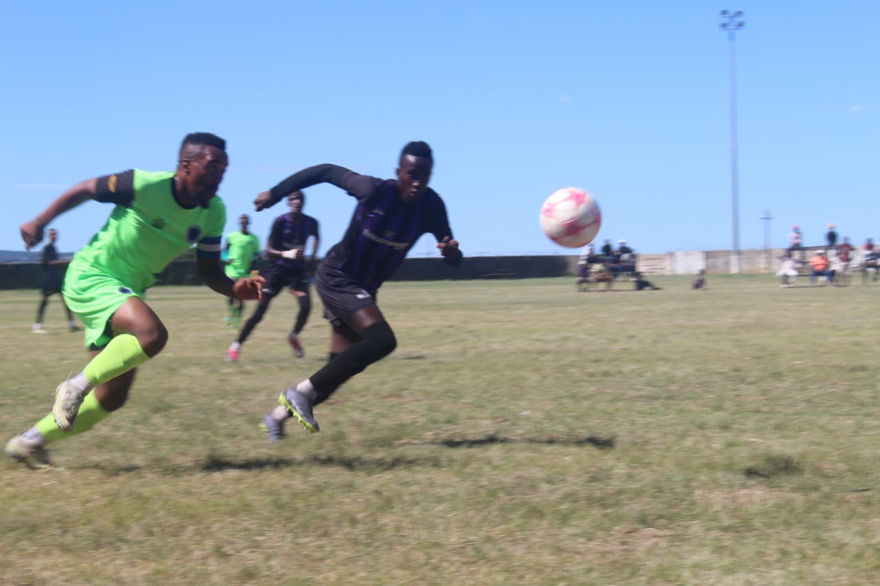 Vuyani Skeyi of Maru is trying to out-sprint Luyolo Matiwane of Abantwana FC. Photo: Chris Totobela