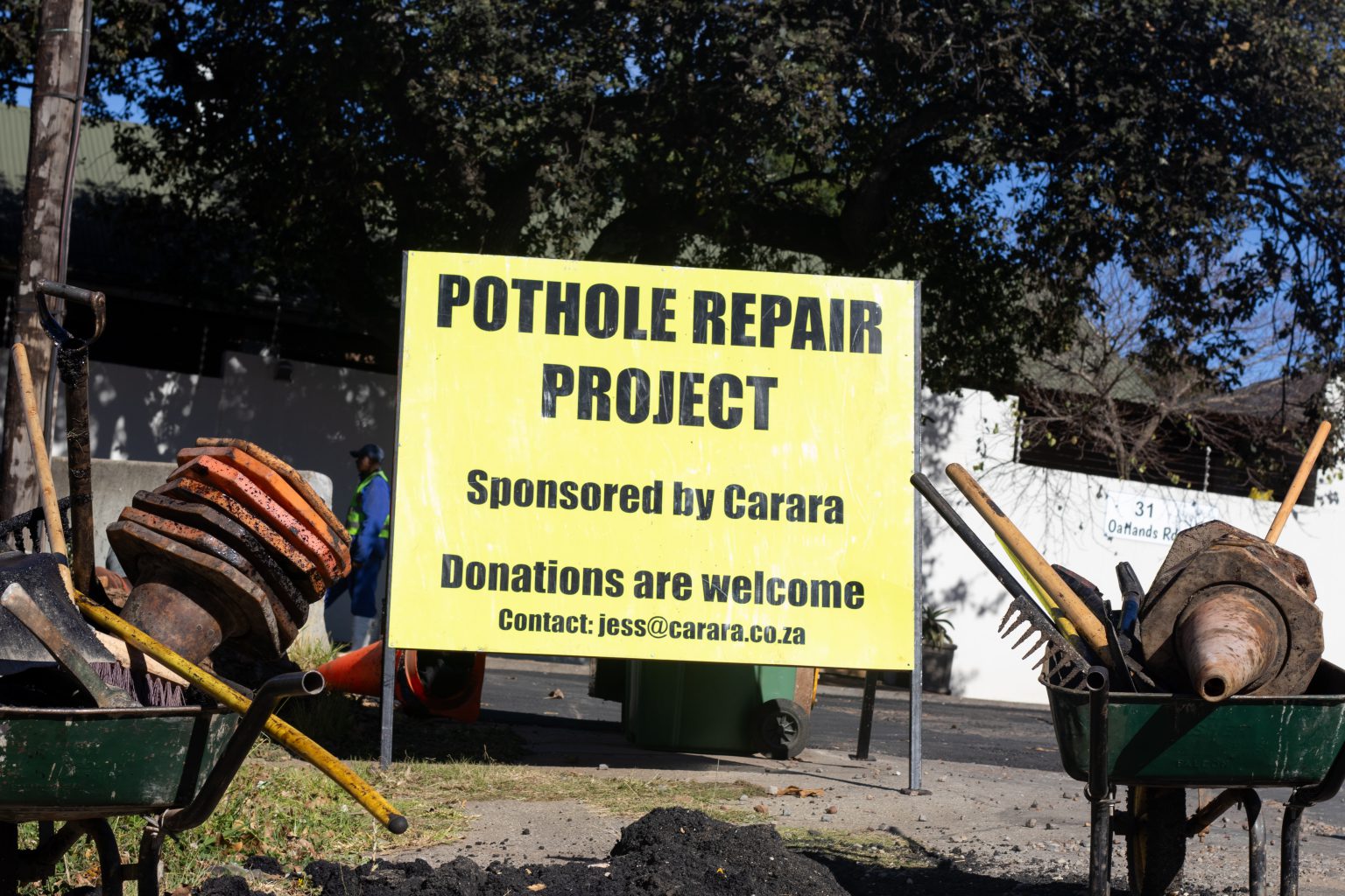 The Pothole Repair Project sponsored by Carara Agro Processing that is currently active on Fitzroy Street, is making a much-needed impact on the terrible condition of roads in Makhanda. Photo: Rikie Lai