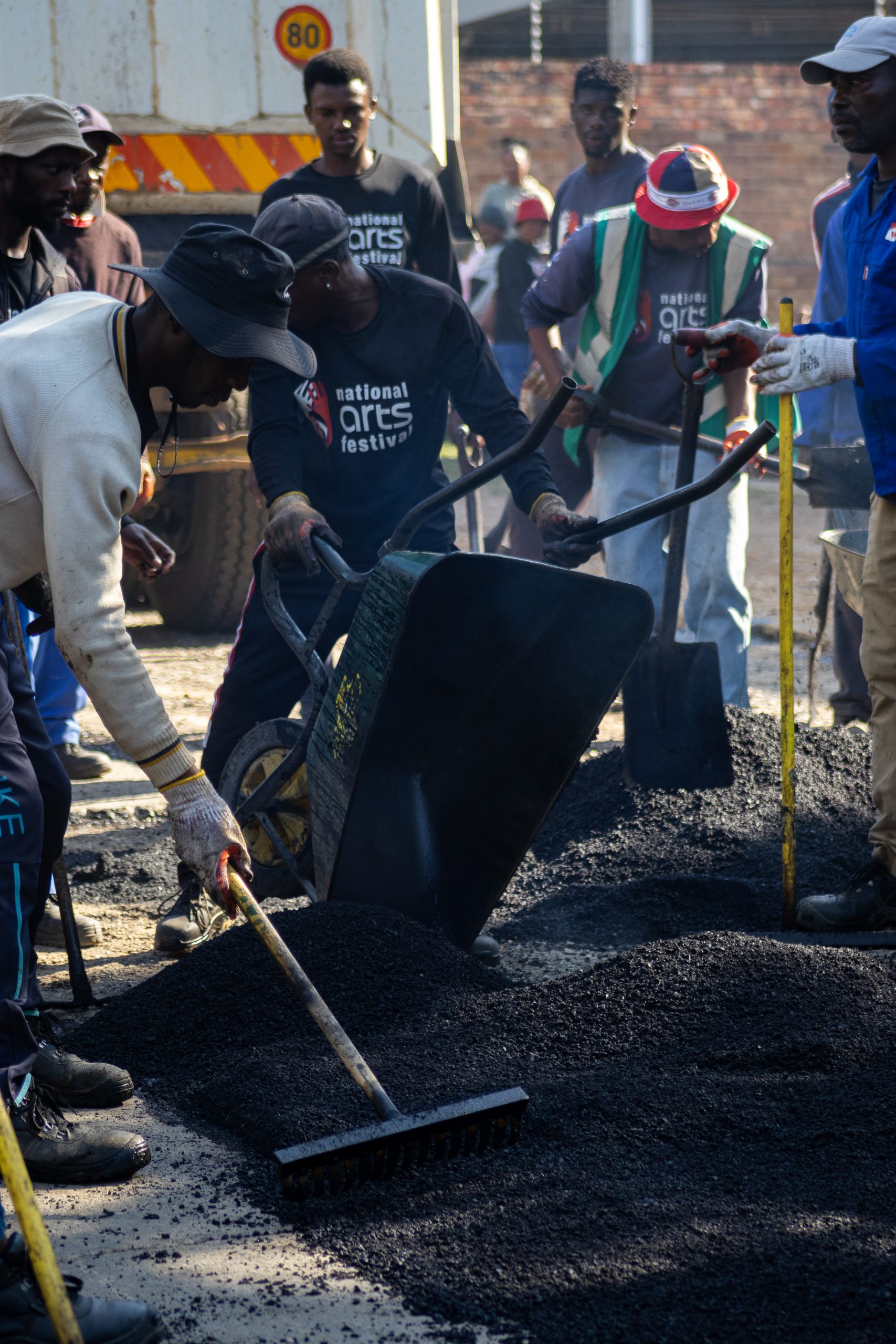 SEF Road team placing the tar in which to resurface the roads on St Aidens Street Makhanda photo by RIkie Lai