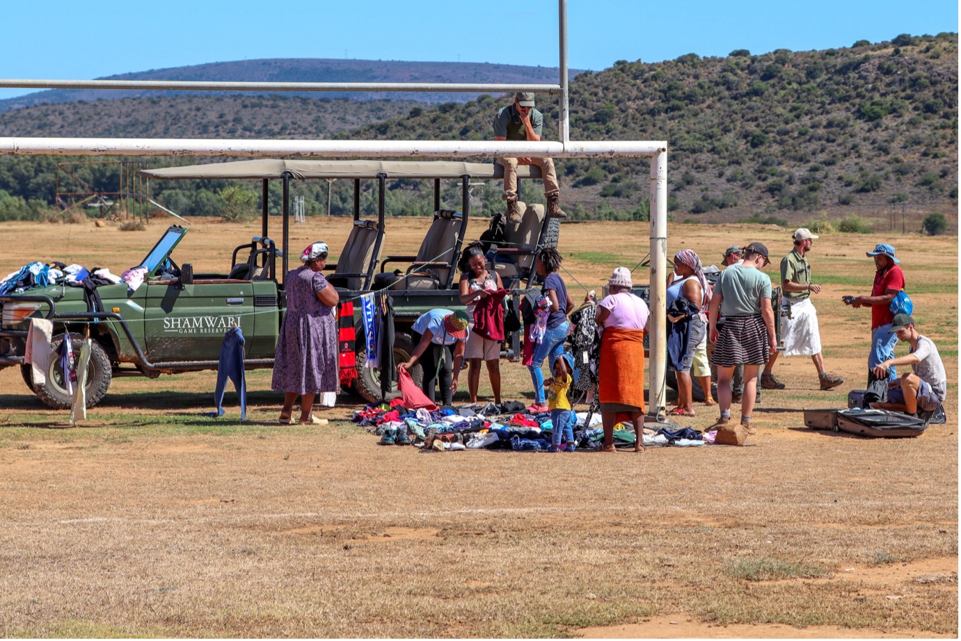 When volunteers come, they are encouraged to bring any clothes they’d like to donate. Once a month, they then gather all the donated clothes to take to one of two townships to sell at reasonable prices. This month, they went to Alicedale. They set up on the community field, using the vehicle and rugby posts to tie ropes to, and a tarpe to lay the clothes on. Photo: Abigail Van der Hoven