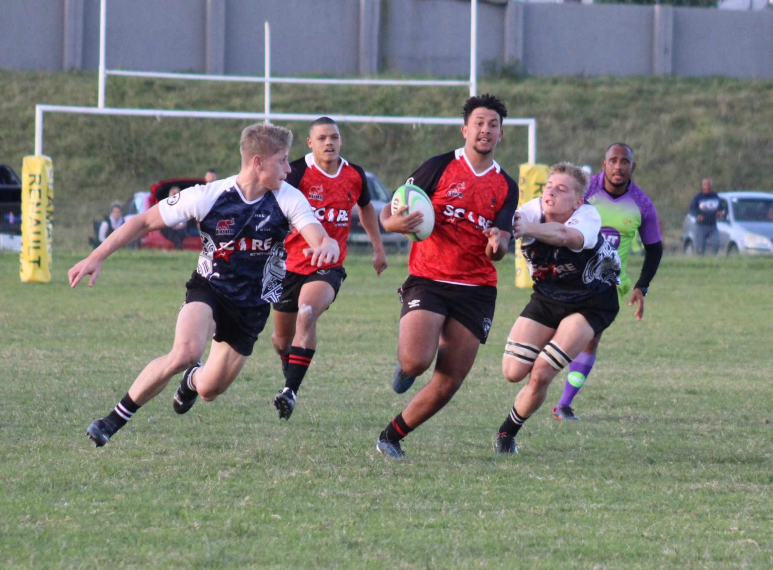 Trying Stars' Schalk Cannon with yet another storming run against Park on Saturday in their SCORE Epru Grand Challenge Top 12 encounter. Photo: Lurika Jacobs