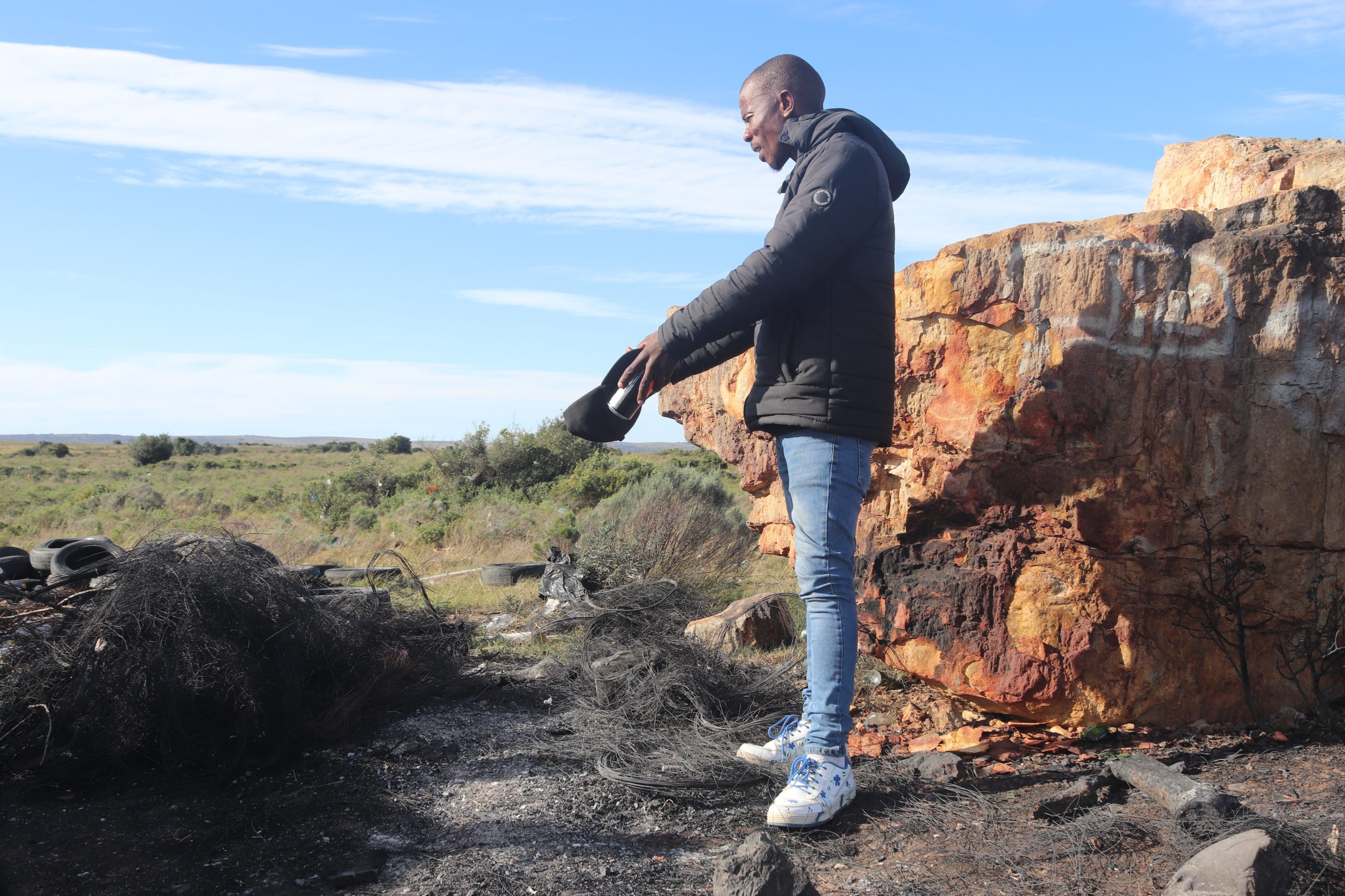 Nyameko Wandazweni, a close family friend pointing the human ashes of Kungawo. Photo: Khanyisa Khenese