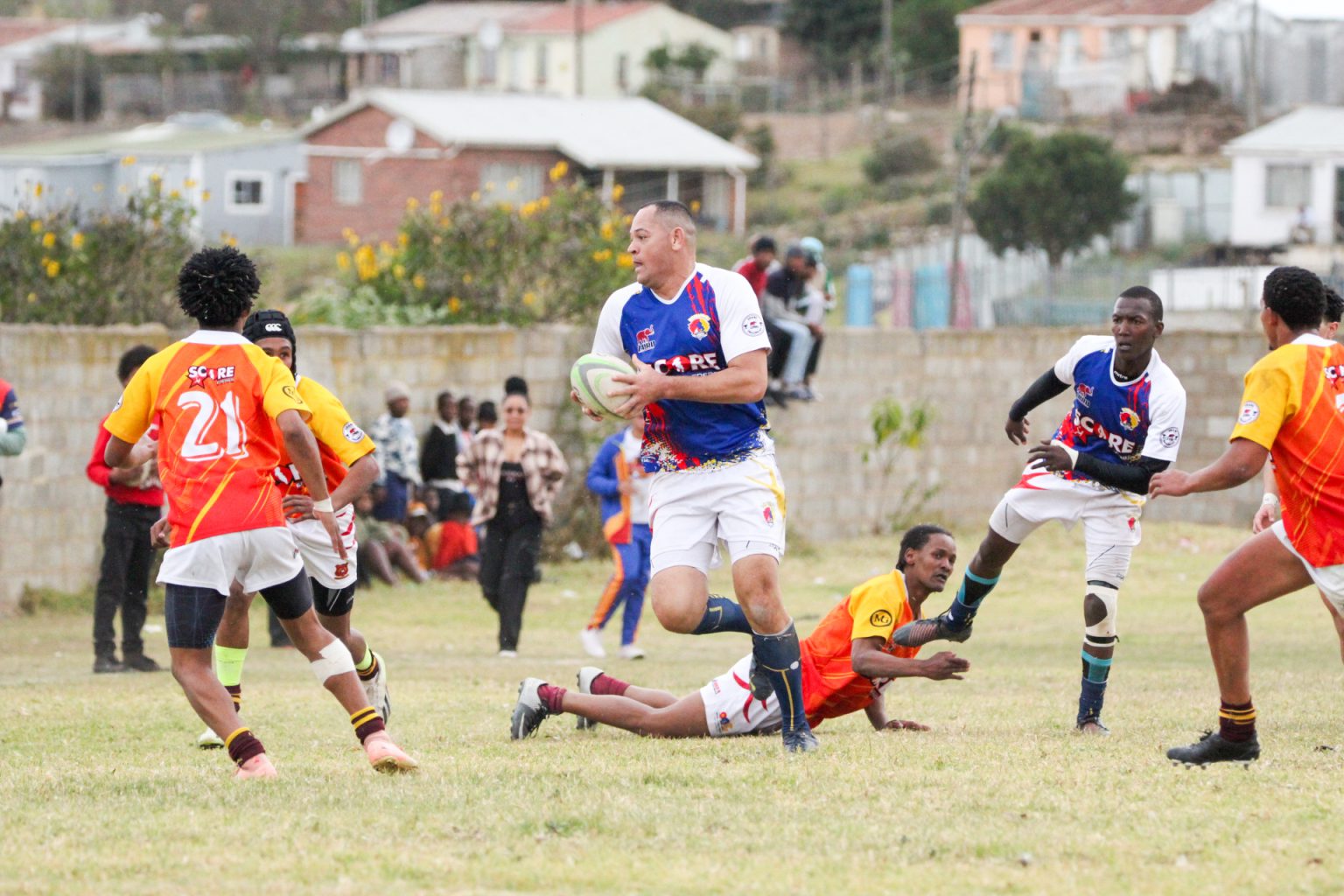 Brumbies' veteran lock forward Monray Evans slicing through the gap against Joubertina United on Saturday at Lavender Valley. Evans also scored a fine try. Photo: Kivitts Sports Photography