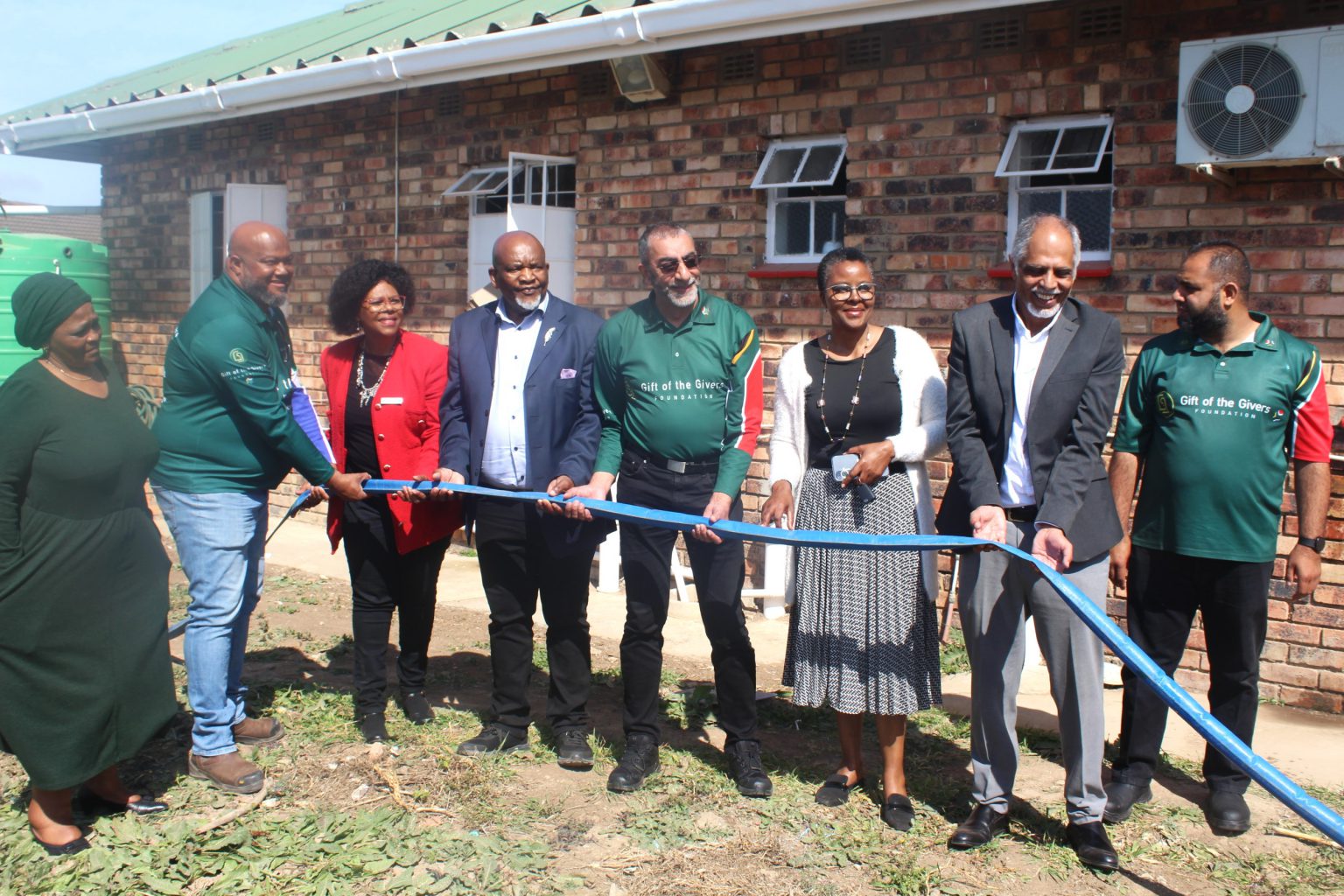 The Gift of the Givers Foundation team, district and local health officials as well as ward 2 councillor Ramie Xonxa at the Joza Clinic on Wednesday. Photo: Luvuyo Mjekula