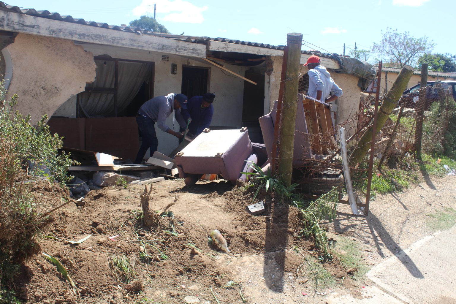 A deadly accident shocked the Joza community in Makhanda last night that saw a speeding Mercedes Benz hit and kill a pedestrian before going on to crash into a house in Phumlani last night. Photo: Nandipha Twani