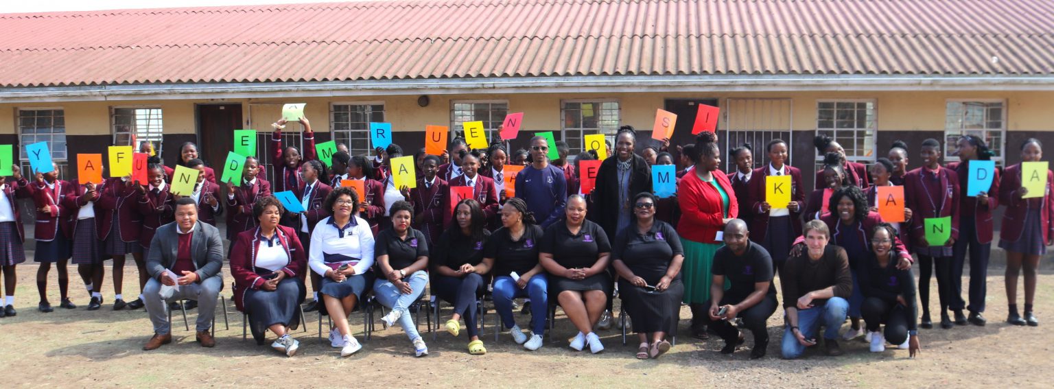 Staff and students of Samuel Ntlebi Primary School pose with Rhodes University librarians to celebrate the delivery of a classroom library to the school. Photo: Atlegang Seoka