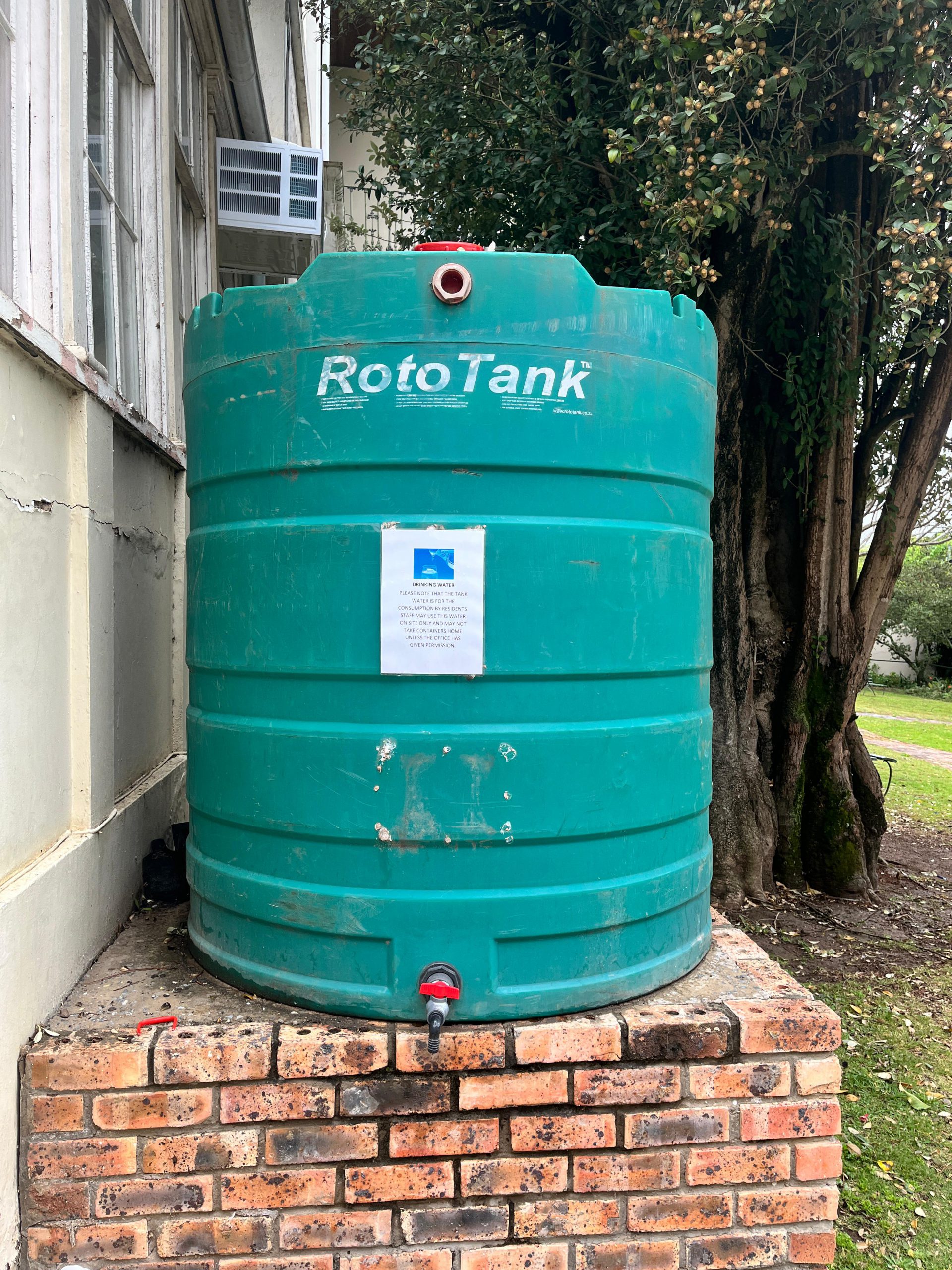 Drinking water tank at Brookshaw retirement home in Makhanda. Photo by Nothando Yolanda Tshuma