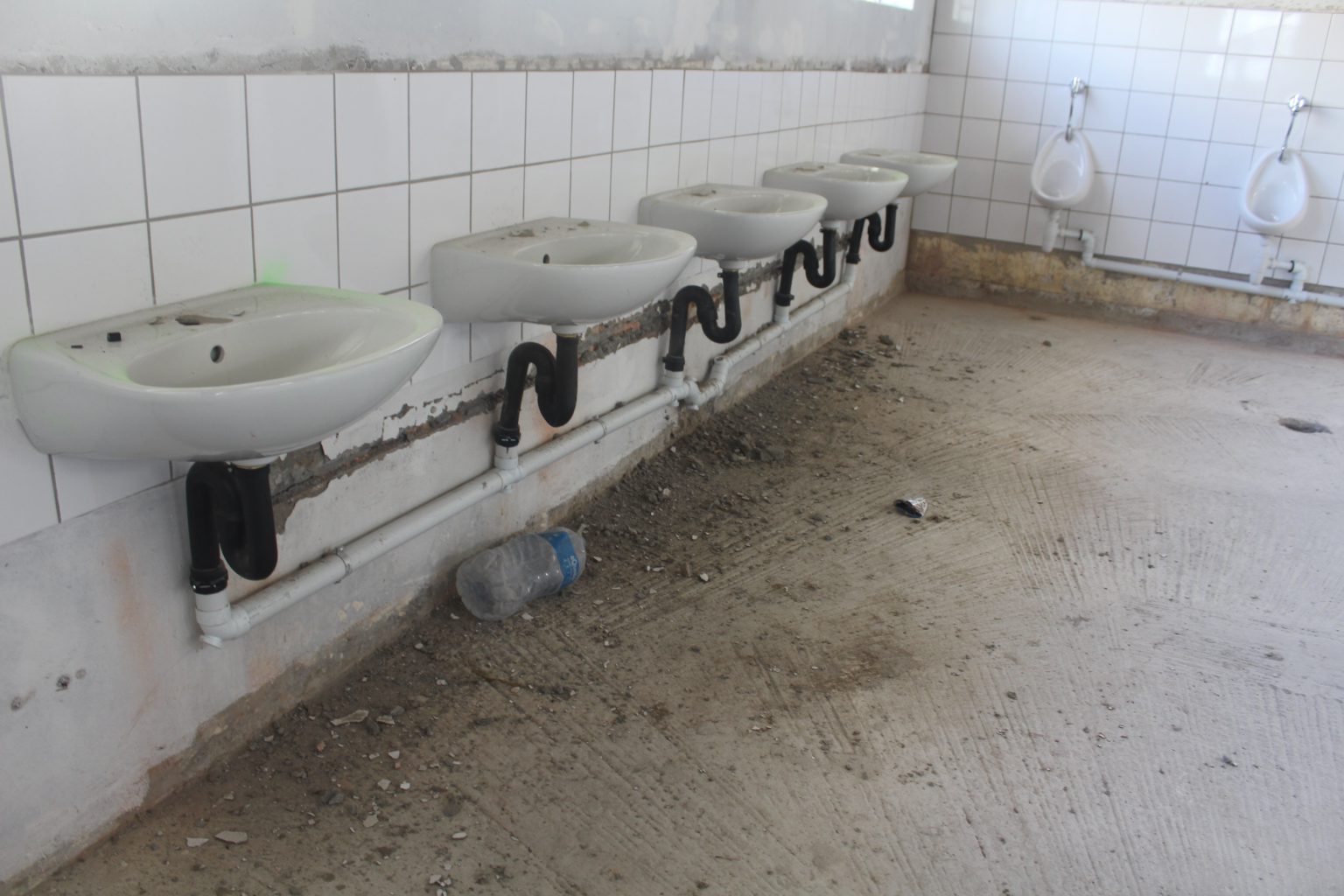 The thieves vandalised these basins at Archie Mbolekwa Primary School's bathroom. Photo: Siphesihle Joji