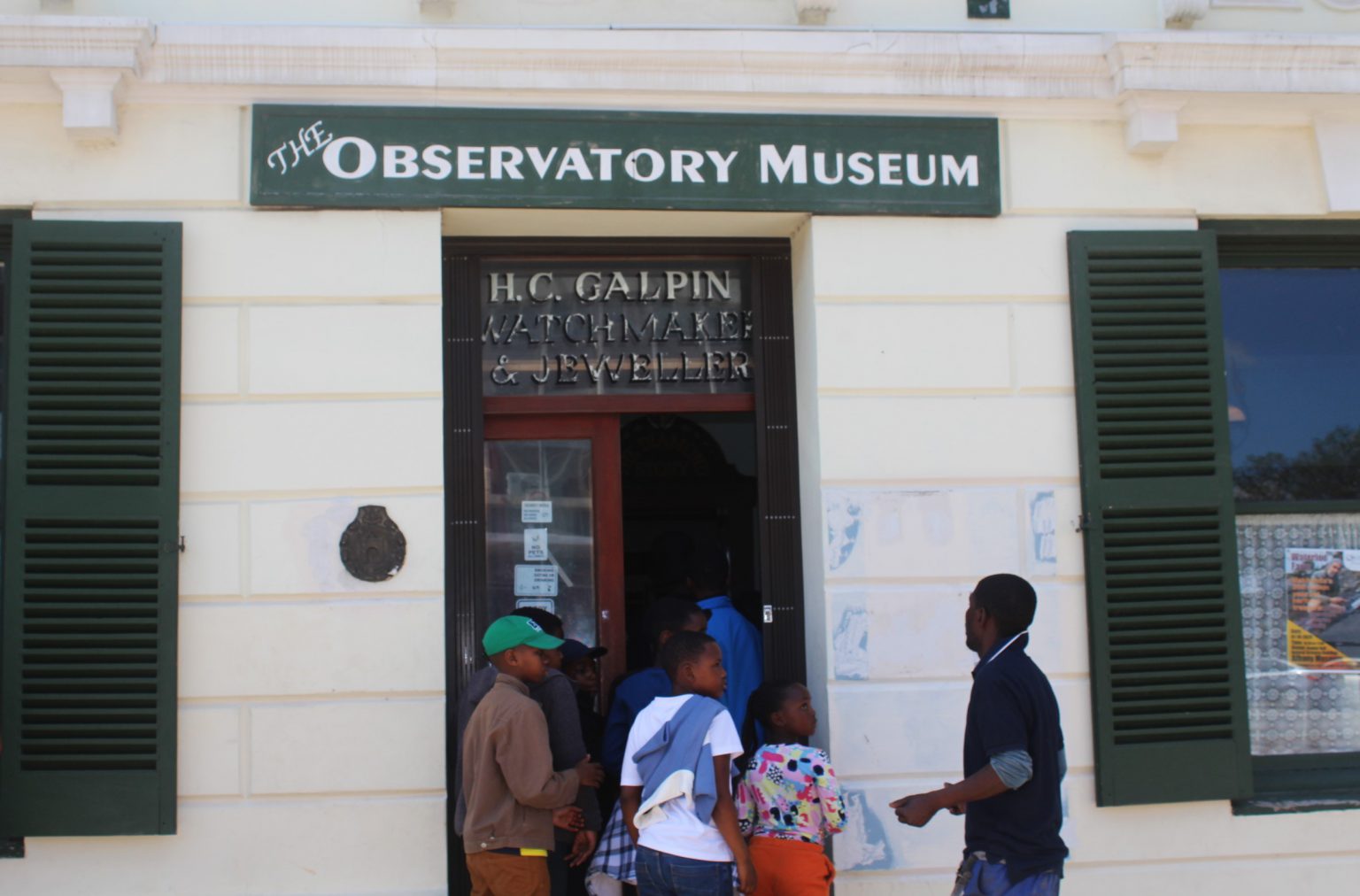 Local schoolchildren were this week taken on an educational tour of the three museums including Observatory. While there, they got to see the famous Camera Obsura that shows the live landscape of Makhanda. Photo: Zanele Hlungwani