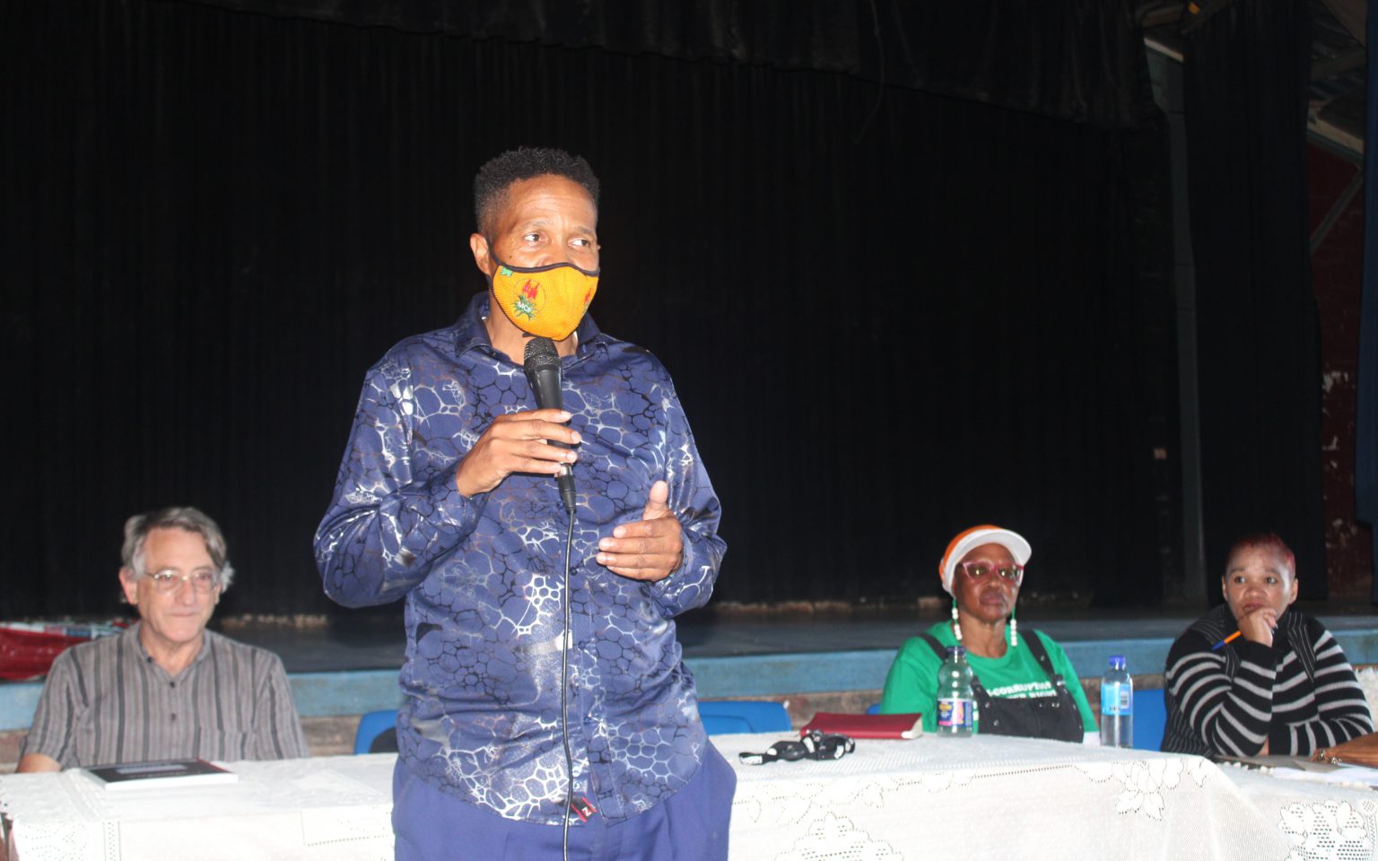 MCF leader Lungile Mxube addressing residents and supporters of the Makana Citizens Front at the BB Zondani Hall on Thursday. Photo: Luvuyo Mjekula