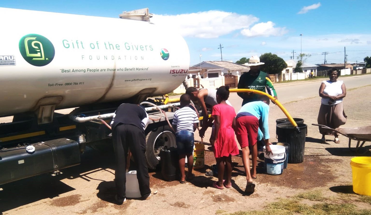 The Gift of the Givers Foundation helping residents in Makhanda with water this week. Photo: Luvuyo Mjekula