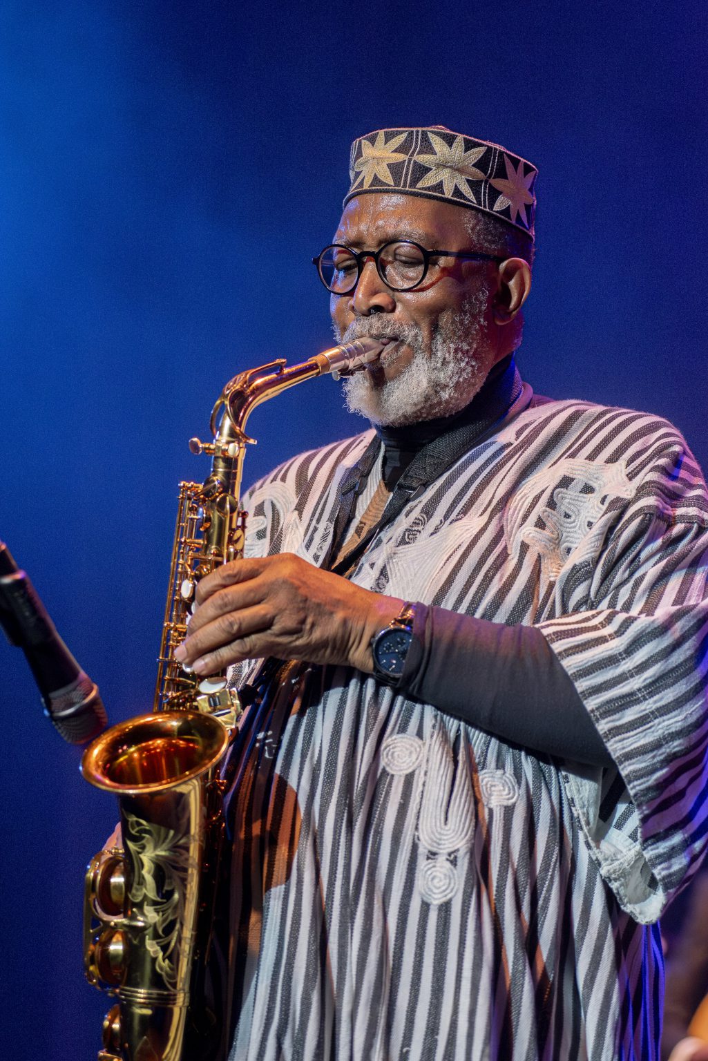 Sipho ‘Hotstix’ Mabuse returns to warm ears and hearts