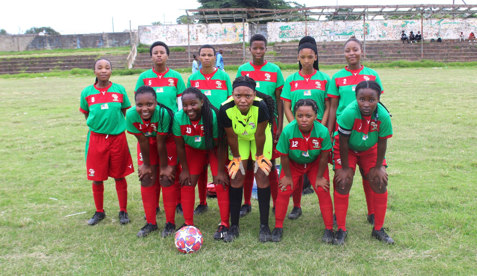 Amasi abekw’elangeni kwitumente yolutsha Oosotheko iAfrican Connection Women's Football Club. Umfanekiso: Chris Totobela