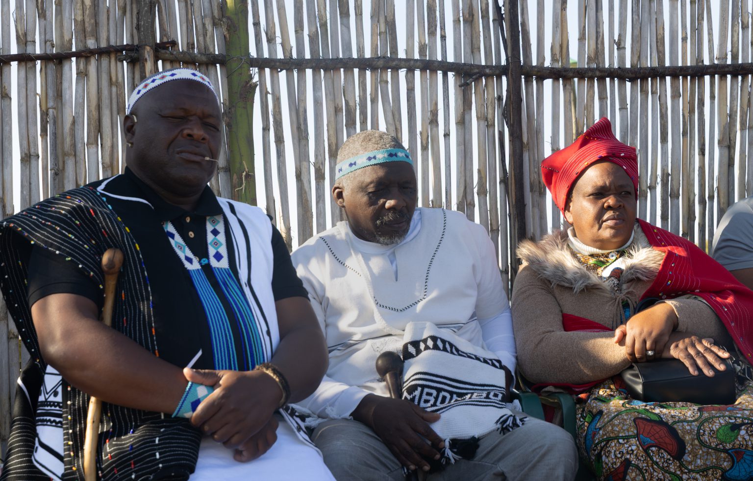 Ubuhlanti nguvimba wekhaya Iinkonde nenkondekazi ebezizimase ingxoxo yasebuhlanti eBlack Power Station ngoLwesibini, nguGqirha Loyiso Nqevu (ekhohlo), uMvuseleli Rabeshu (phakathi) kunye noNonzima Rabeshu. Umfanekiso: Chalotte Mokonyane