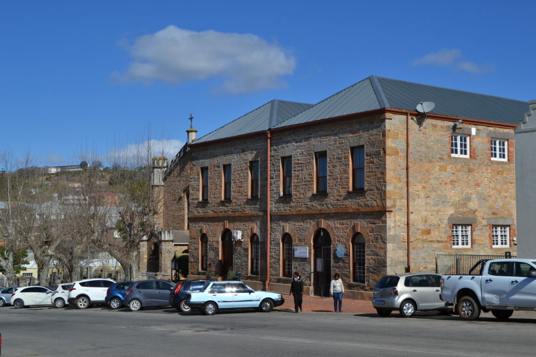 Broken laminator leaves Makhanda residents without library cards