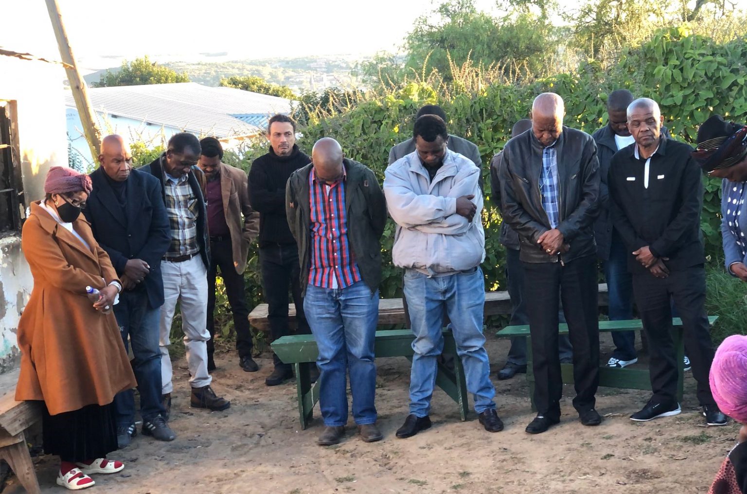 Makhandans grieve with fire victim’s family On Monday this week, Makhanda religious leaders and community members gathered at the Tantyi home of a 75-year-old resident who died in a fire at his home in L Street on Friday last week. Photo: Supplied