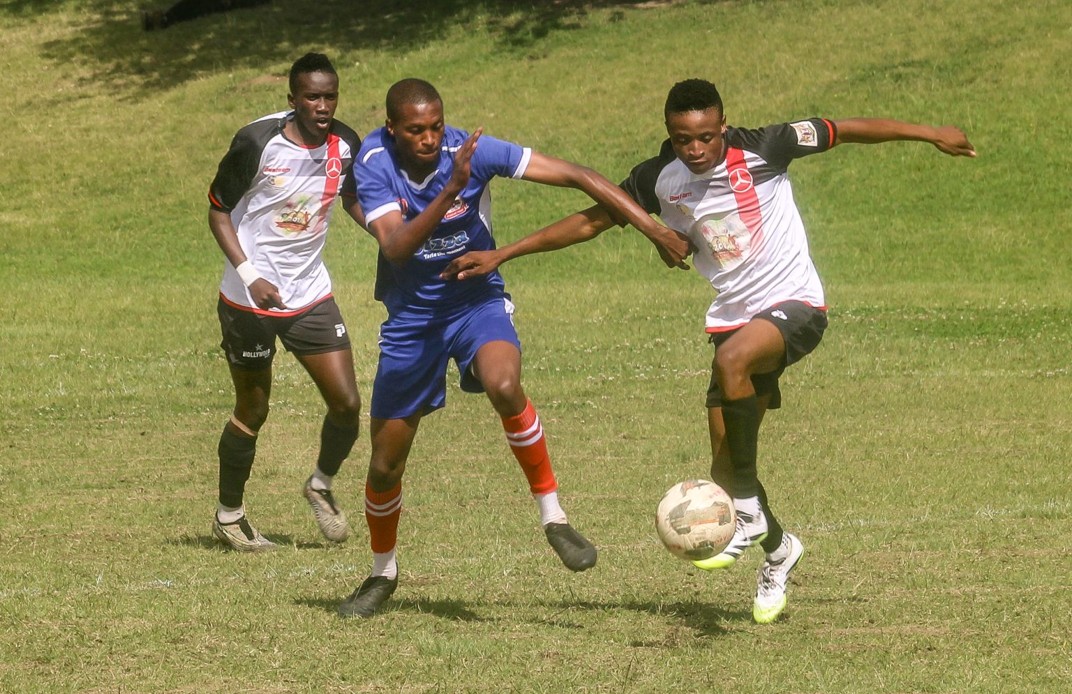 Maru FC's Aviwe "Hotto" Klaas kept Seven Stars busy in their ABC Motsepe League encounter in Makhanda on Saturday. Photo: Chris Totobela